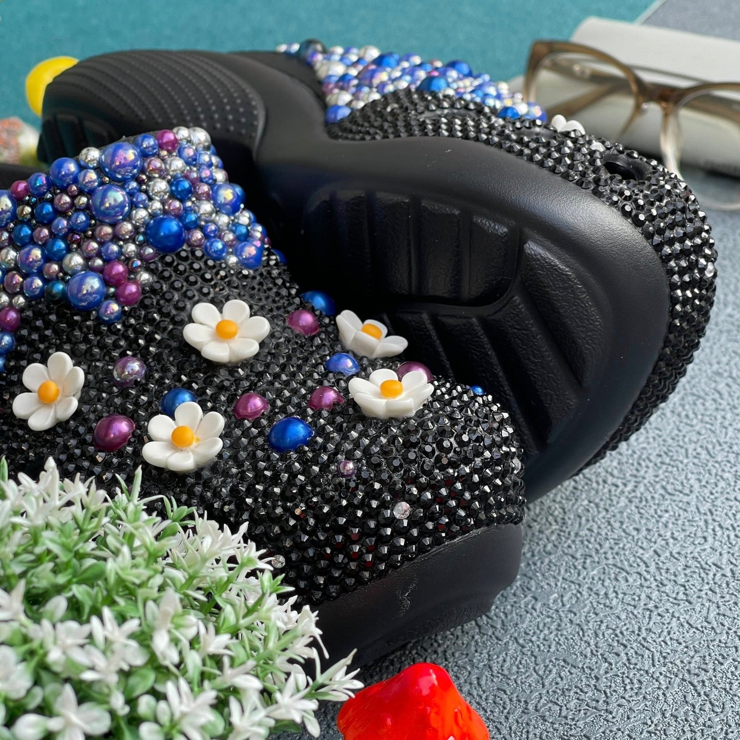 Women's Simple and Lightweight With Pearl Charm Clogs