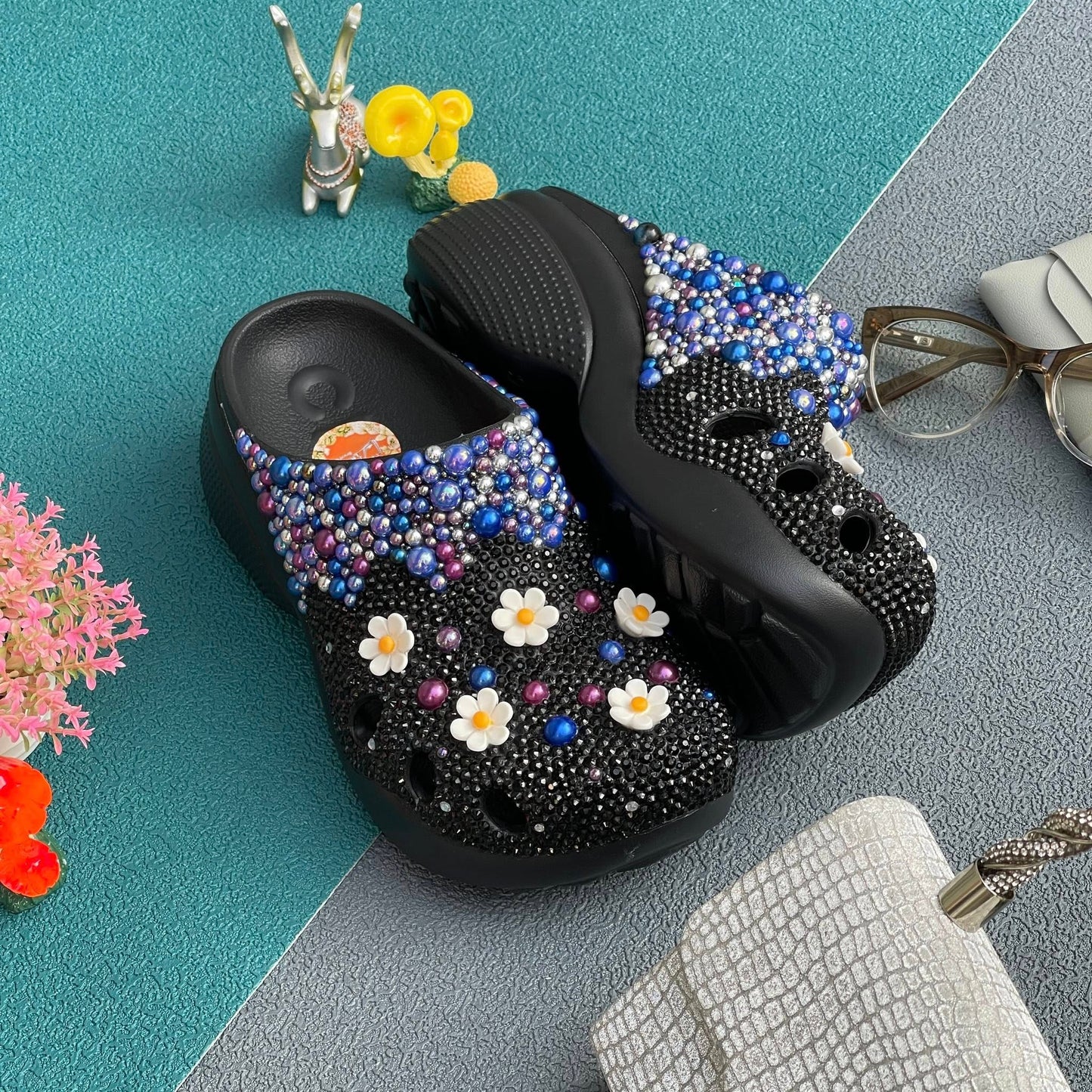 Women's Simple and Lightweight With Pearl Charm Clogs